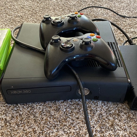 Xbox 360 - Picture 2 of 4